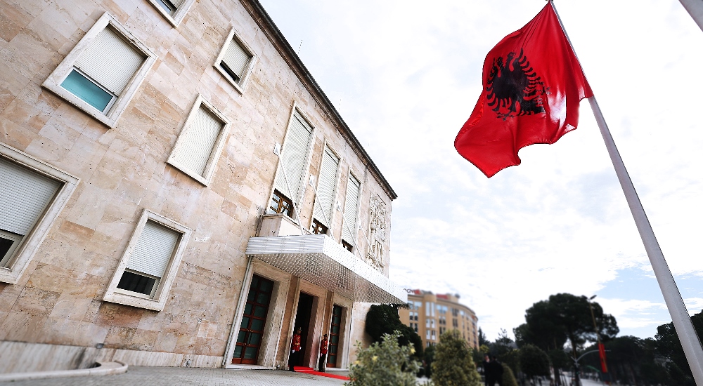 Anulohet tenderi 7.2 mln USD per satelitet, ofertat nuk plotesuan kriteret